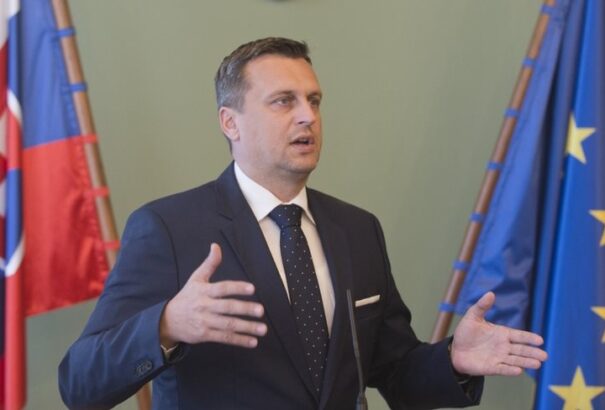 Az ellenzék fontolóra veszi a házelnök leváltását