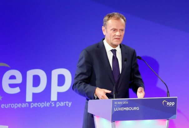 Donald Tusk: Vissza kell szerezni a határok feletti ellenőrzést