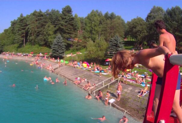 Lassan bezárnak a strandok