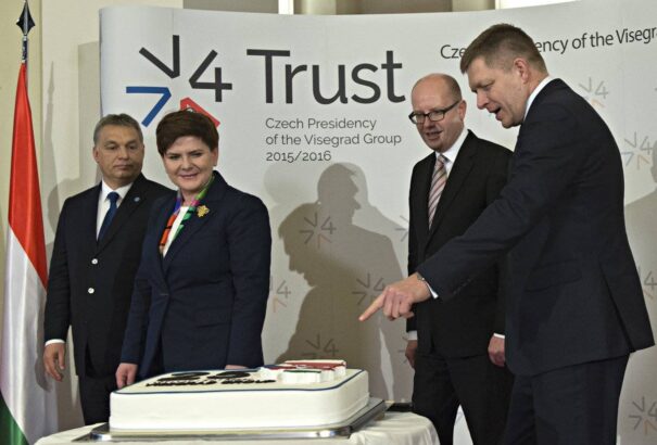 A V4 szakadásáról cikkezett a Financial Times