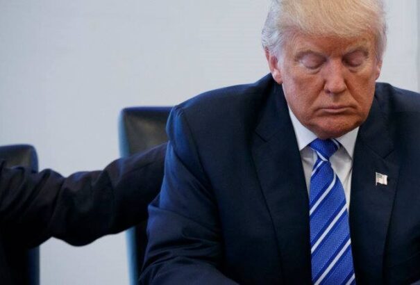 Bűn és bűnhődés: Trump kénytelen volt bocsánatot kérni vulgáris kijelentései miatt