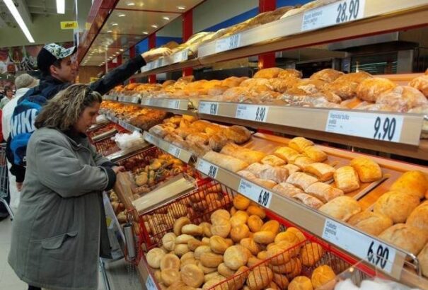 Az ünnepek alatt néhány üzletlánc korlátozza a nyitvatartását