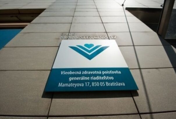 Az egészségbiztosítók a betegeken hajtanák be a bevételkiesésüket