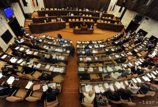 Median felmérés: 30 százalék felett a Smer, a KDH is bejutna a parlamentbe