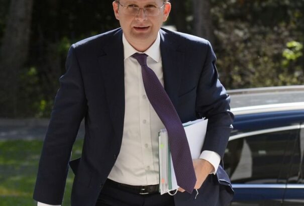 A gazdasági miniszter megkurtítaná a munkaszüneti napok listáját