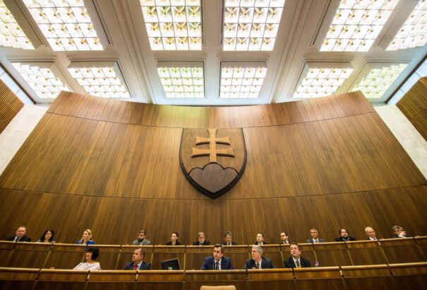 AKO-felmérés: Erősödött az MKP és a Most-Híd is