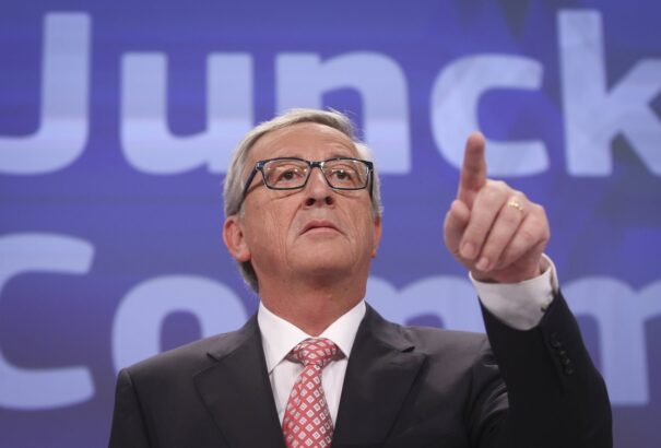 Juncker burkoltan üzent Magyarországnak