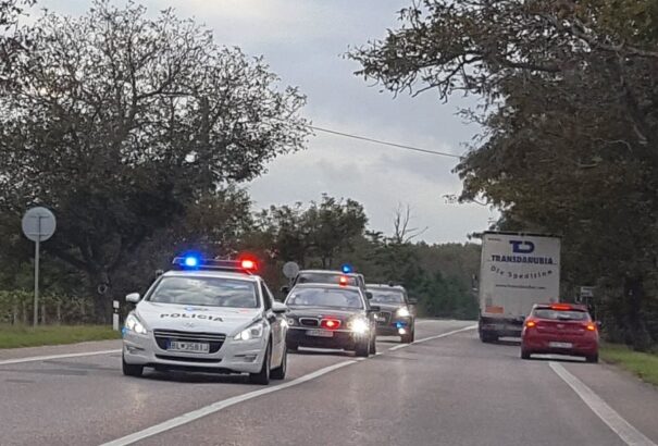 Amikor Orbán Viktor autókonvoja átsuhan a Csallóközön – Fotók a cikkben