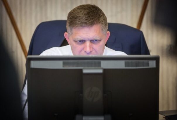 A Smer nem tűri a kritikát: bírósággal fenyegeti Kolenčíkovát