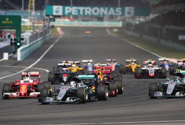 Maláj Nagydíj: Hamilton kiesett, kettős Red Bull győzelem (videó)