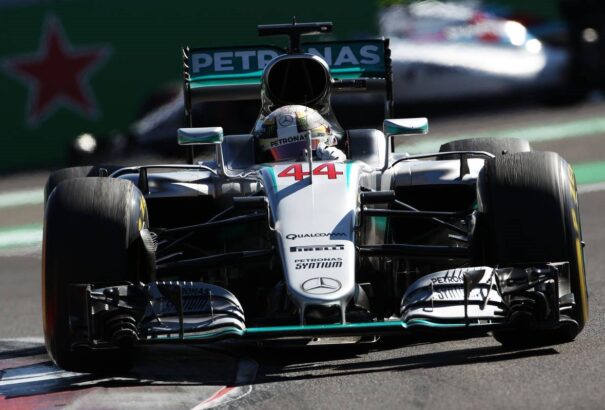 Mexikói nagydíj: A két világbajnok esélyes rajtol az élről