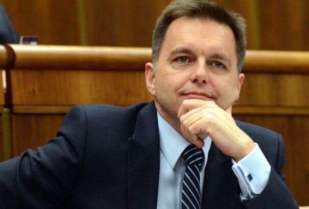 Kažimír: A tanárok már kaptak béremelést, most a közszféra többi alkalmazottja következik