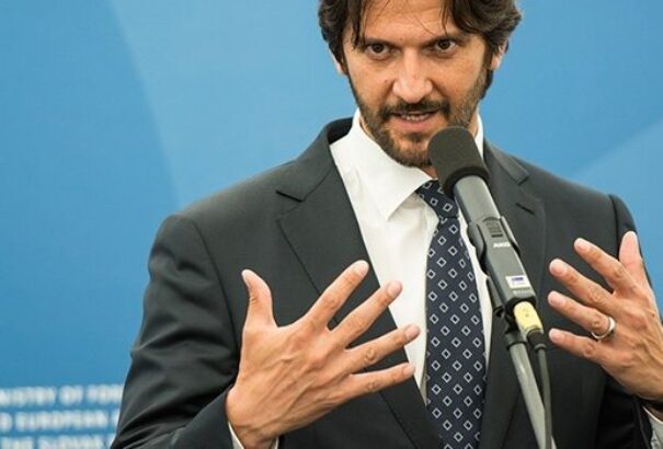 Az összeférhetetlenségi bizottság vizsgálja a belügyminiszter elleni eljárást