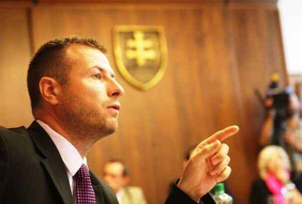 Gál Gábor vádlott, azaz a korábbi hidas miniszter ügyében felfüggesztett börtönbüntetést kér az ügyészség