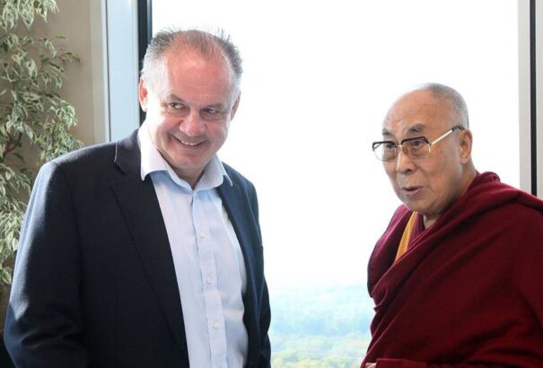 Kína bosszút áll Szlovákián amiért az fogadta a Dalai Lámát