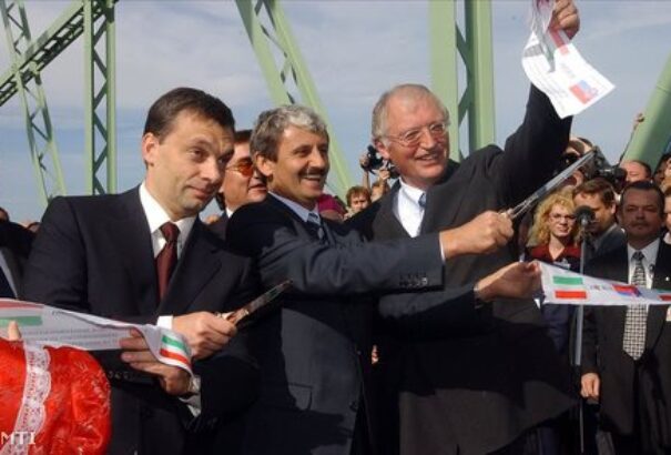 15 éve adták át az újjáépített Mária Valéria hidat Párkány és Esztergom közt