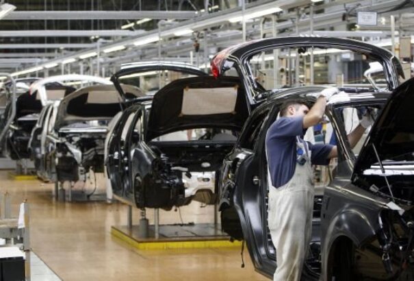 Munkaerőhiánnyal küzdenek a vállalatok, a külföldiek egyszerűbb alkalmazását szeretnék