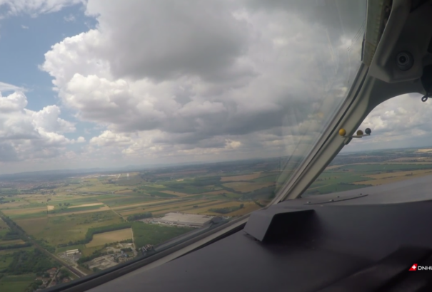 Ezt látja a pilóta, amikor leszáll a ferihegyi repülőtéren (videó)