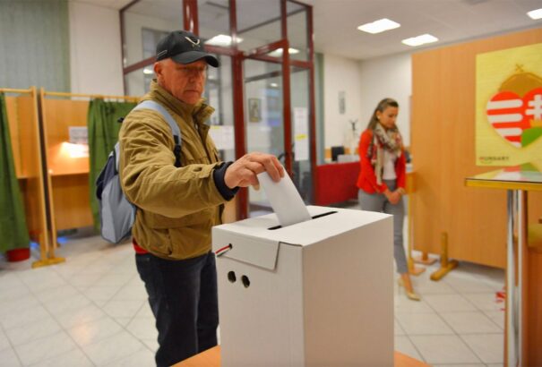 Az MKP bízik a magyar kormány migrációs politikájában