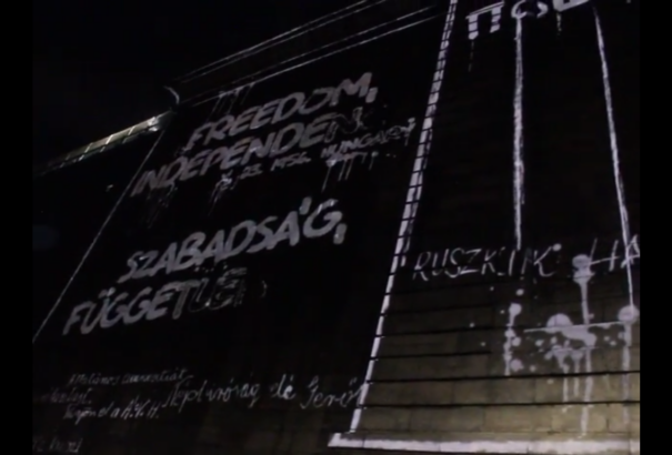 New Yorkban hídra vetített animációs filmmel emlékeznek a forradalomra