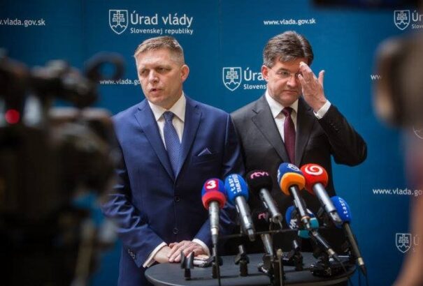 Lajčák-ügy – Fico az újságírókra mutogat: Néhányan maguk közül szlovákellenes prostituáltak