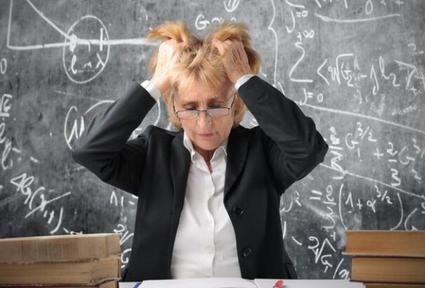 Nem emelik januártól a tanárok bérét