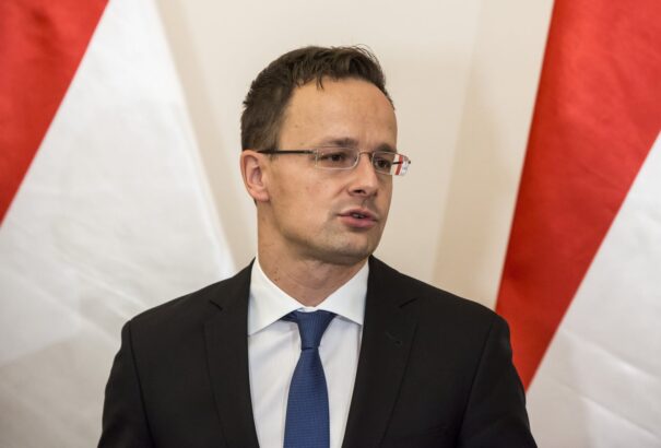 Szijjártó: a kormány továbbra is harcol a magyar emberek biztonságáért