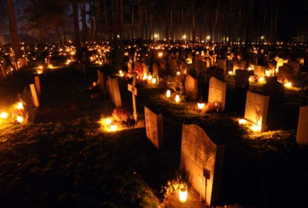 Tudjuk, hogy mi a mindenszentek és mi a halottak napja?