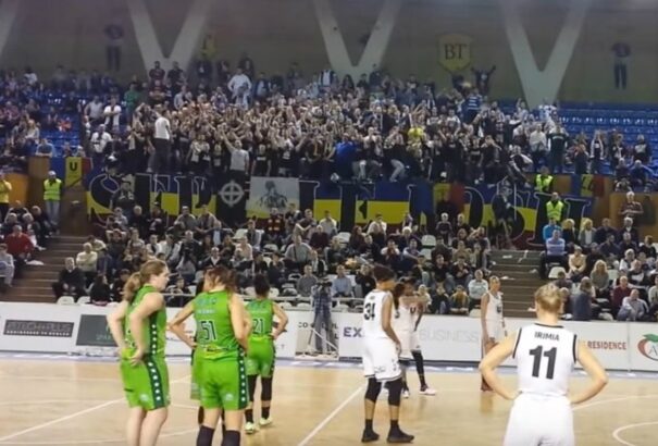 Magyarellenes rigmusokat skandáltak a romániai kosármeccsen (videó)
