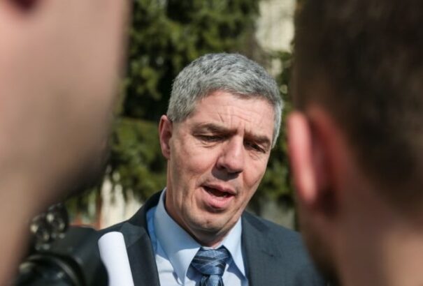 Kicsúszik a talaj Bugárék alól