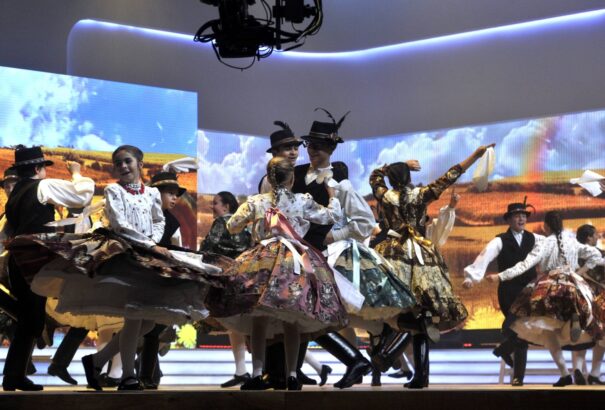 Fölszállott a páva – Továbbjutott a somorjai Csali Gyermek Néptáncegyüttes