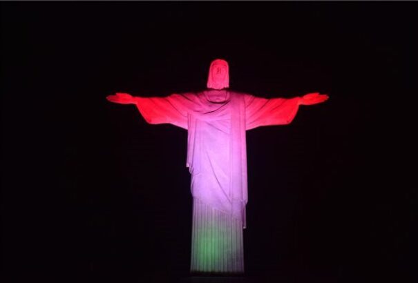 Magyar színekbe öltözött a riói Krisztus-szobor