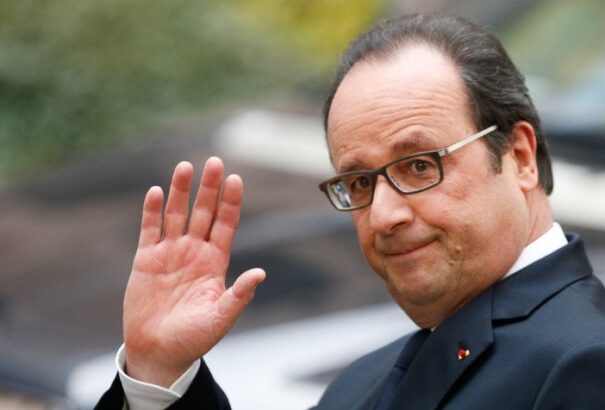Hollande befejezi