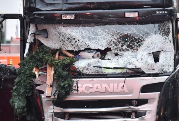 Az interneten gyűjtenek adományokat a hős lengyel kamionsofőr családjának