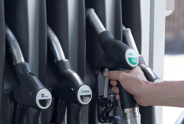 Sofőrök figyelem! Megváltozik az üzemanyagok jelölése