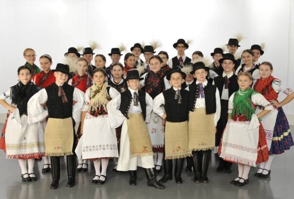 Fölszállott a páva: A Csali Gyermek Néptáncegyüttes a táncegyüttes kategória győztese!