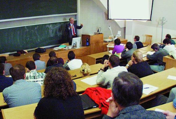 Az érettségizők nagy többsége csak az utolsó pillanatban dönt a továbbtanulásról