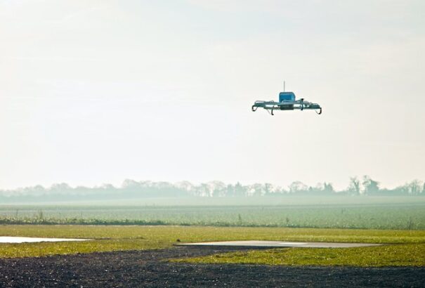 Amazon drón a brit légtérben: pattogatott kukoricát szállított házhoz