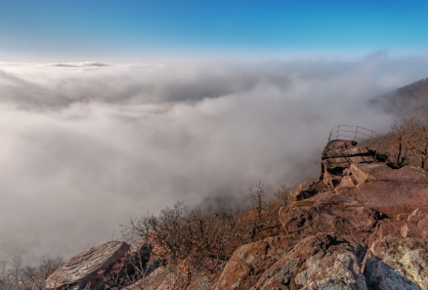 A pénteki időjárásról: párás, felhős napunk lesz