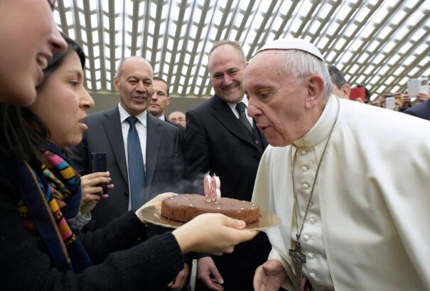 Így „bulizott” Ferenc pápa 80. születésnapján
