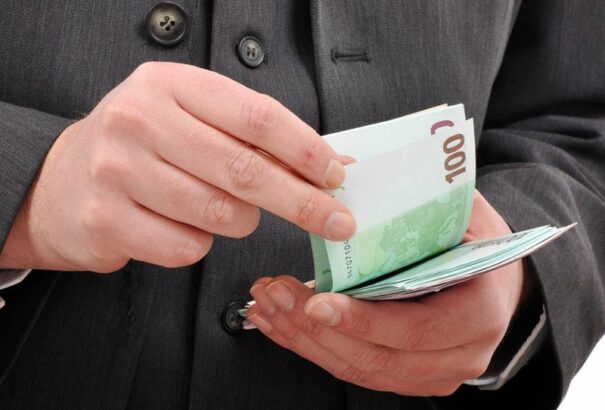 Nőnek a karácsonyi bónuszok. De vajon hányan örülhetnek neki?