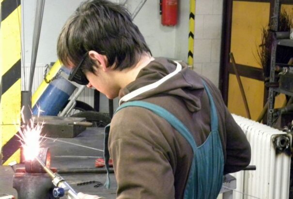 A cégek közel fele nem talál megfelelő munkaerőt