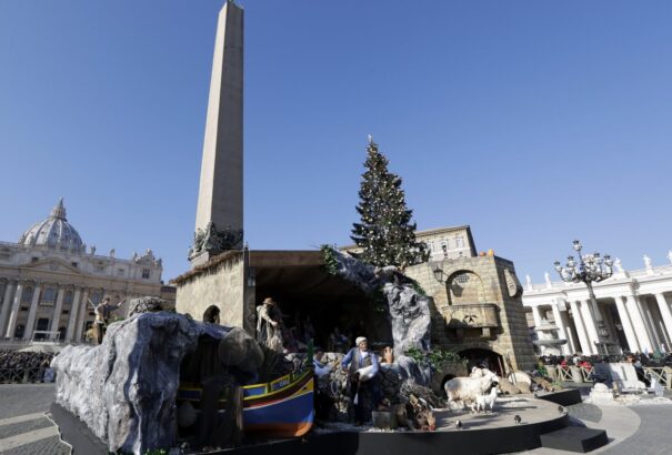 Karácsony Vatikánban: az olaszországi földrengés maradványaiból építettek életnagyságú betlehemet