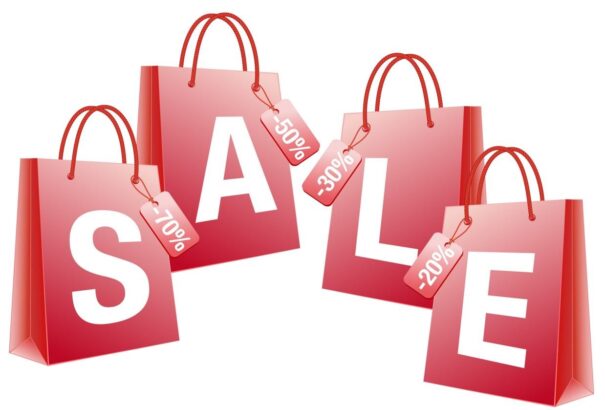 A boltok megkezdték a karácsony utáni árleszállításokat. Magas árengedményekkel vonzzák a vásárlókat!