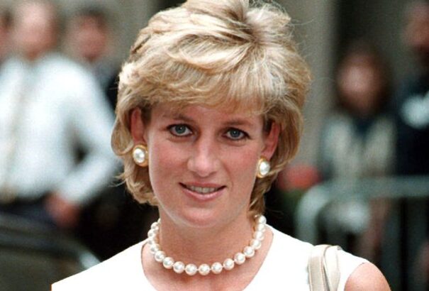 Több ezer fontot fizettek Diana hercegnő bizalmas leveleiért
