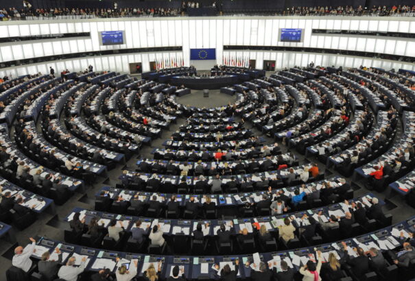 Mélyülnek a lövészárkok az Európai Parlamentben