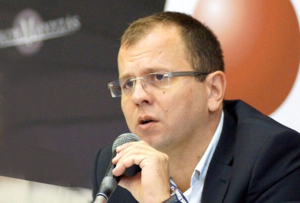 Őry Péter: Jelentés vagy feljelentés?