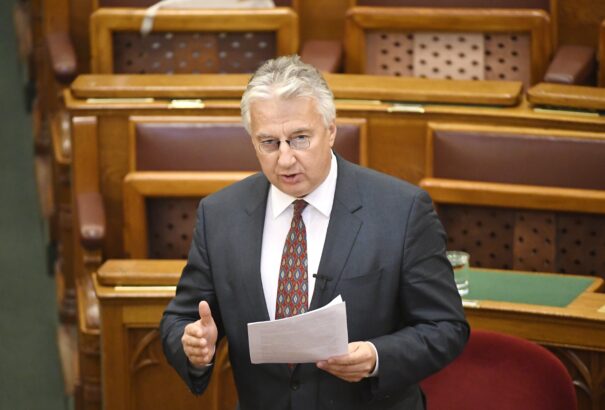 Semjén: A magyarság megosztott a Felvidéken, a magyar kormány az MKP-t támogatja