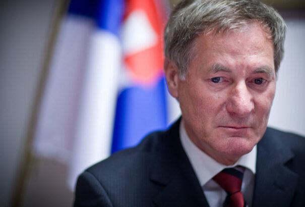 Hrušovský politikai trafikot kapott