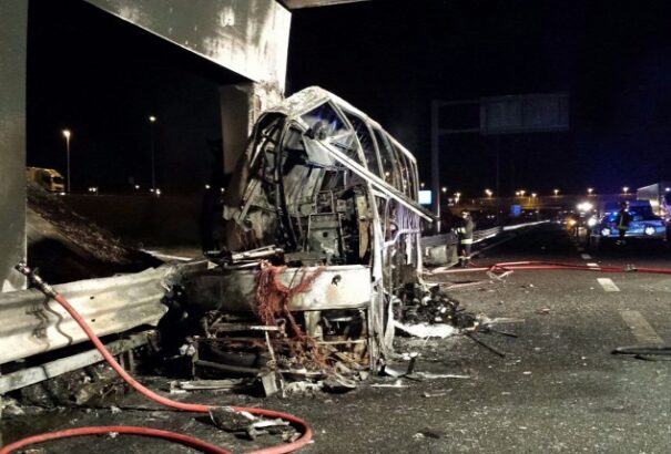 Veronai buszbaleset: illegálisan beszerelt üzemanyagtartály lehetett a buszban?